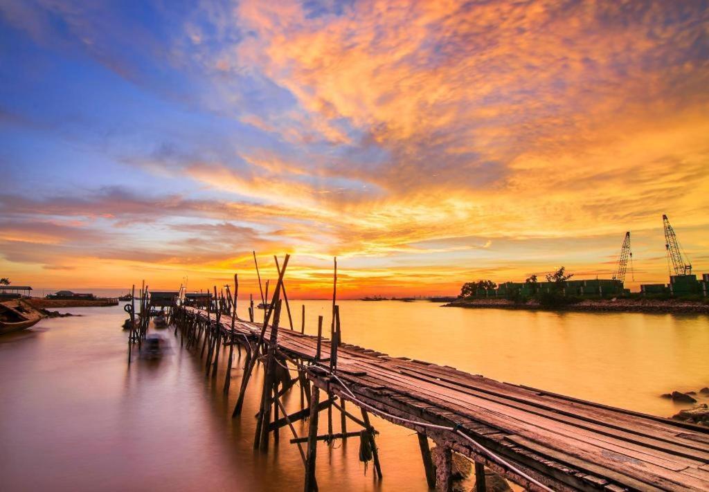 Отель Nite And Day Batam Jodoh Square Экстерьер фото