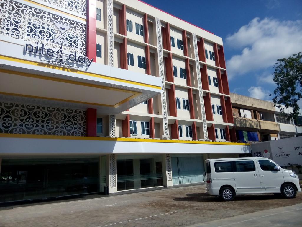 Отель Nite And Day Batam Jodoh Square Экстерьер фото
