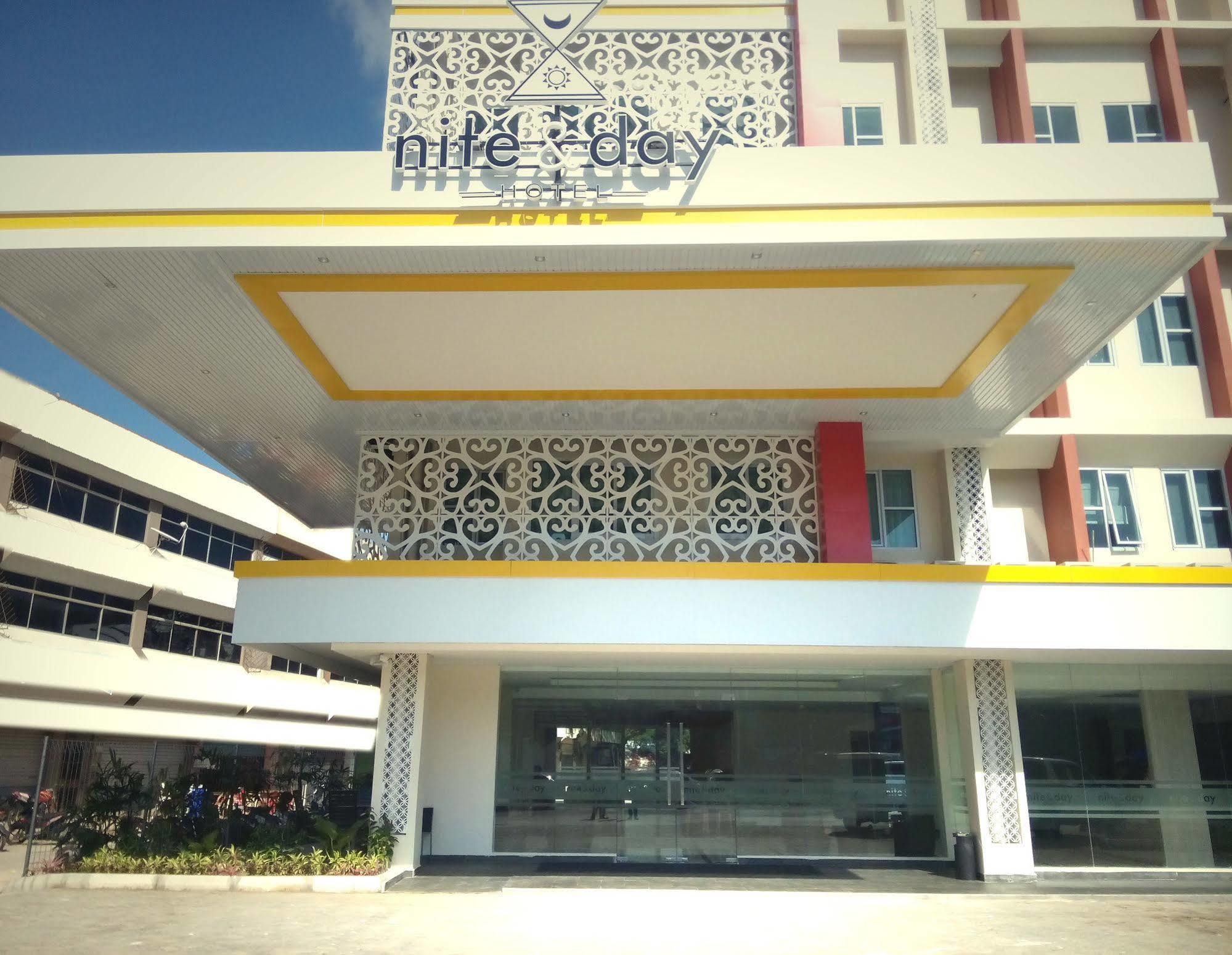 Отель Nite And Day Batam Jodoh Square Экстерьер фото