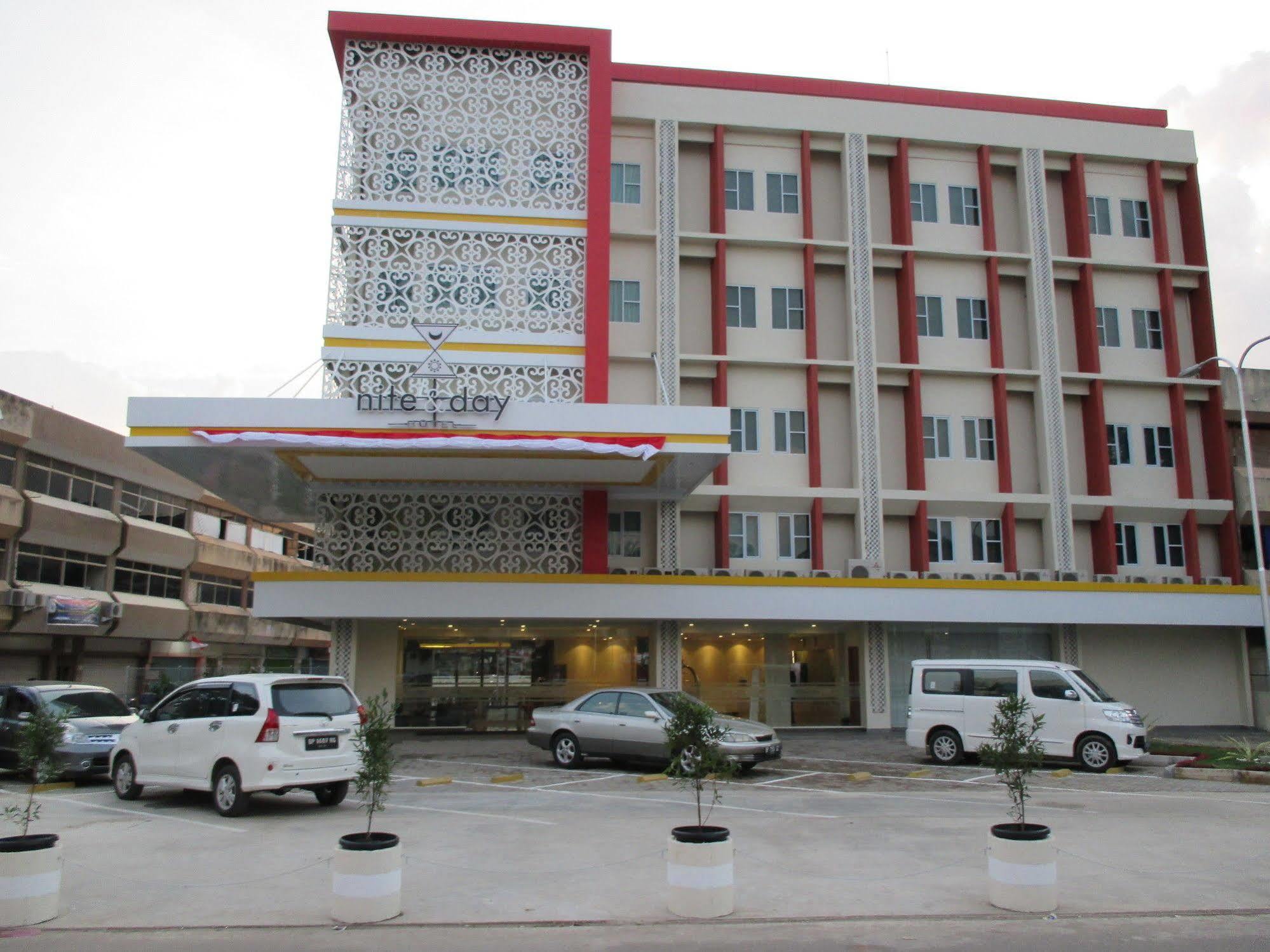 Отель Nite And Day Batam Jodoh Square Экстерьер фото